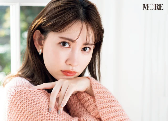 愛用リップをつけた小嶋陽菜