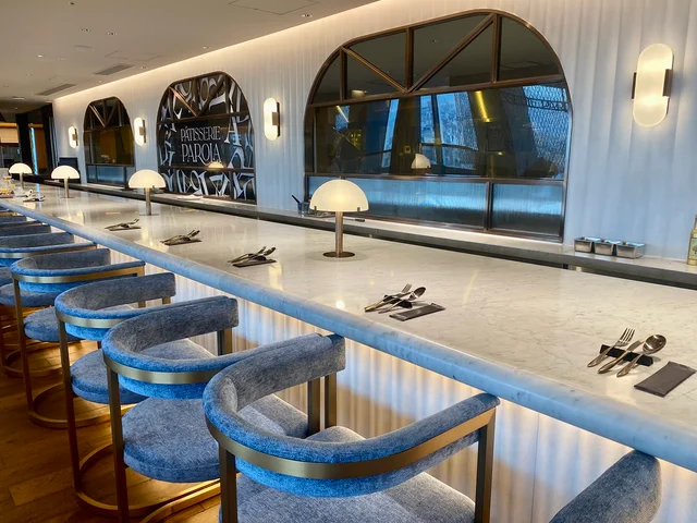 『Pâtisserie PAROLA（パティスリー・パロラ）』カウンター席の様子