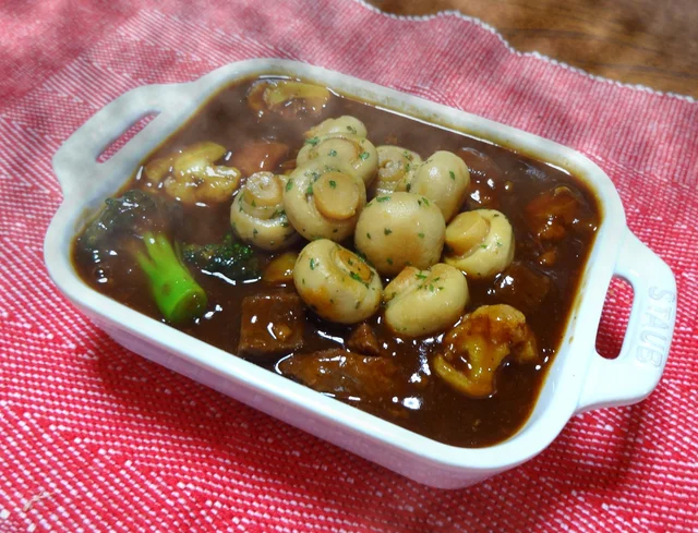 横浜赤レンガ倉庫クリスマスマーケットおすすめ「あぶりバターシャンピニオンのグラーシュ」