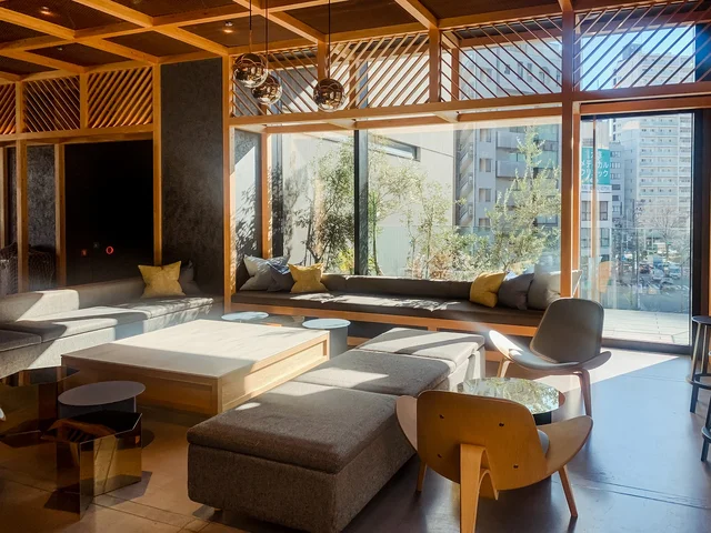 写真は、季節によって装いを変える「OMO5東京大塚」のOMOベース。