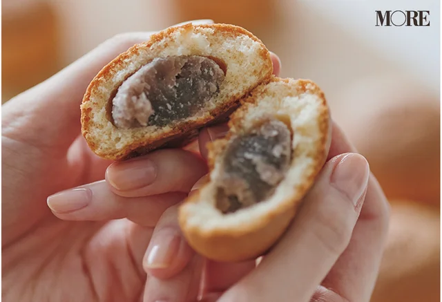 佐藤栞里が和歌山県のおすすめお取り寄せグルメ「菓匠 二宮」のまんじゅうを食べている様子