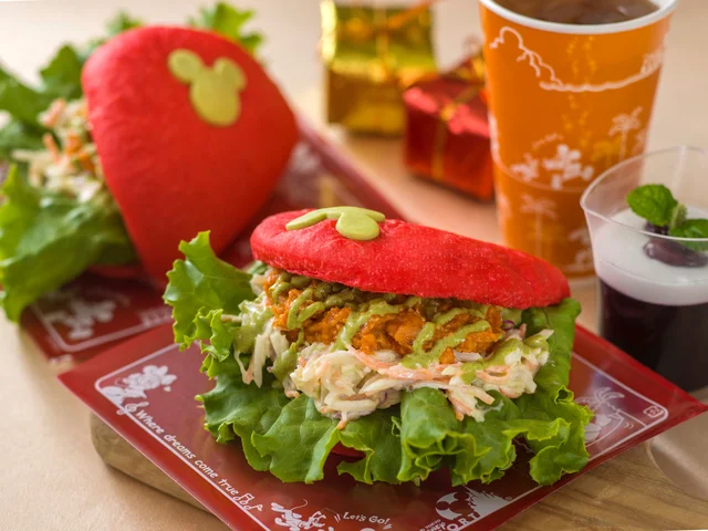 ディズニーランド2022年クリスマススペシャルサンド（ビーフ＆トマト）