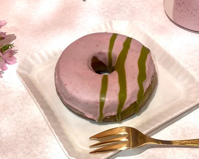 スターバックスのSAKURAシーズン2023の第1弾フード「さくらと抹茶のドーナツ」