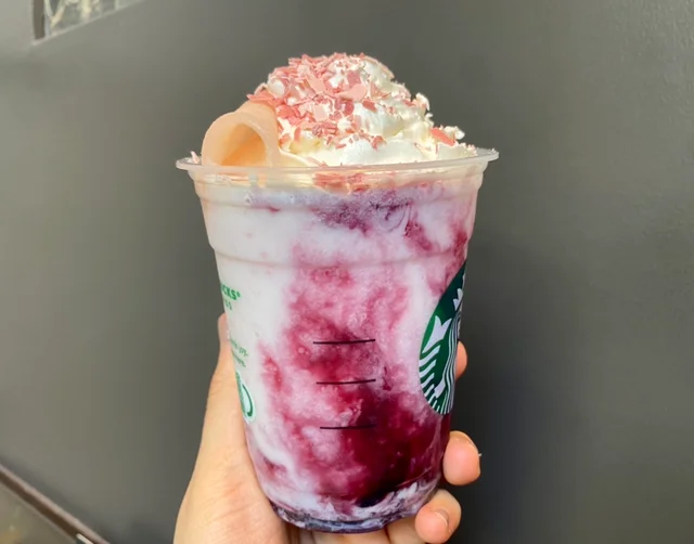 スタバ新作2022SAKURA 夜桜「さくらカシス ストロベリー 白玉 フラペチーノ」