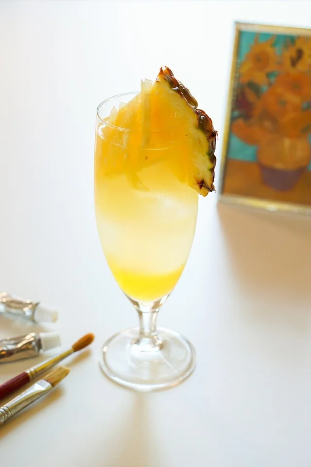 ゴッホの『ひまわり』をモチーフにしたパイナップルジュース