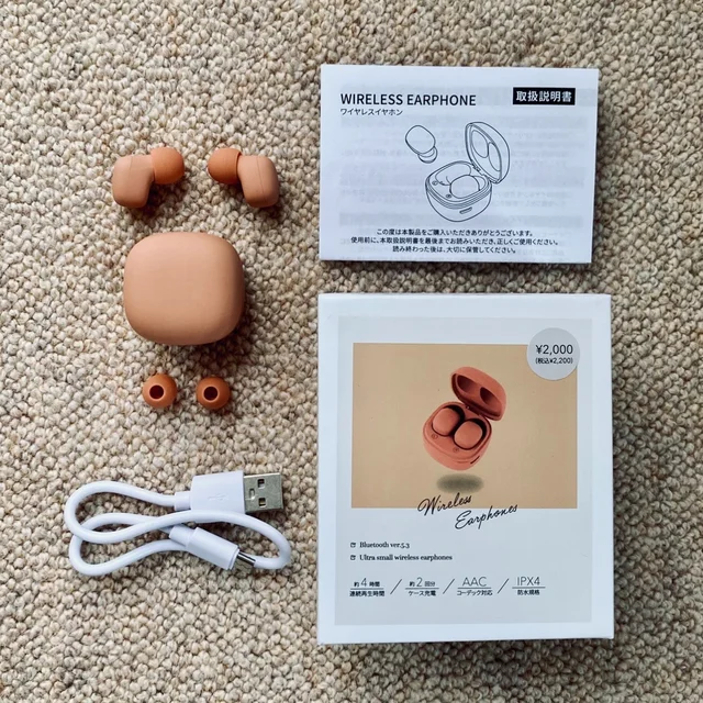 3COINS（スリーコインズ・スリコ）のミニワイヤレスイヤホンのセットの中身