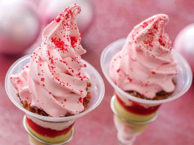 ディズニーランドクリスマス、ピスタチオクリーム＆ストロベリーサンデー