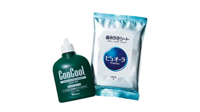 ピュオーラ 歯みがきシート（15枚）￥398（価格は編集部調べ）／花王　（左）薬用マウスウォッシュ コンクールF［医薬部外品］100㎖￥1100／ウエルテック
