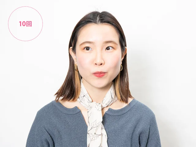 ガムトレ：ガムを舌で左の奥歯へ送り、同様にしっかりと10回噛みます。唾液を舌の上に集めてしっかりとゴックン