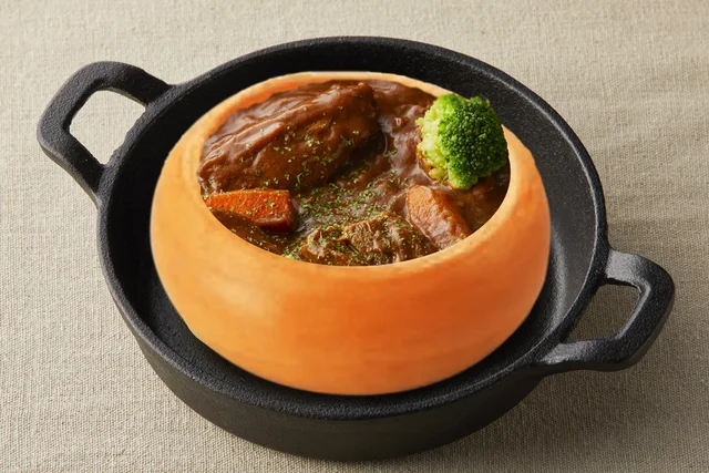 横浜赤レンガ倉庫クリスマスマーケットおすすめ「パン器のとろける牛タンシチュー」