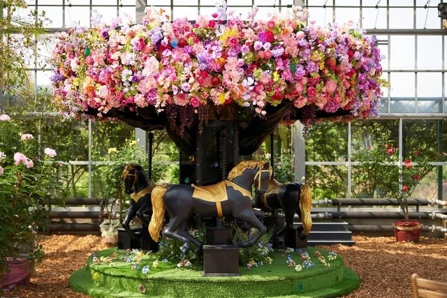 『京成バラ園』、メリーゴーランド「ブリリアント ツリー」