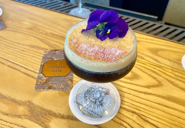 『ロースタリー 東京』2022夏メニュー「セリーン エスプレッソ マティーニ」