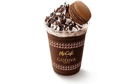 マックカフェの「ゴディバ チョコレート フラッペ&マカロン チョコレート(M)」（¥670）