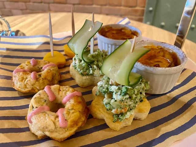 『横浜赤レンガ倉庫』、『ディズニー・ハーベスト・マーケット』アフタヌーンティー3段目