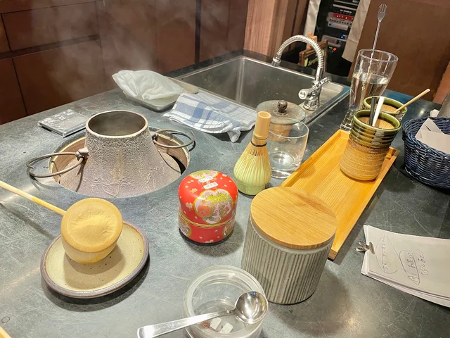 日本茶レストランレストラン1899お茶の水の2種飲み比べセット「強焙煎ほうじ茶」「阿波晩茶」
