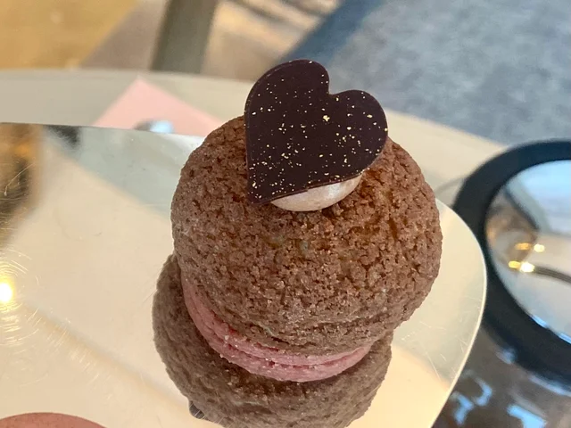 ラズベリー チョコレート シュー