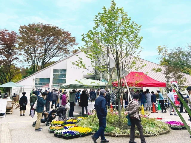 ローズガーデンマルシェの様子