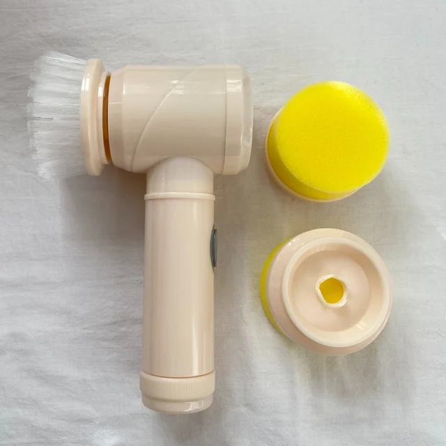 3COINS（スリーコインズ・スリコ）のおすすめ時短お掃除グッズ：電池式掃除ブラシスポンジ