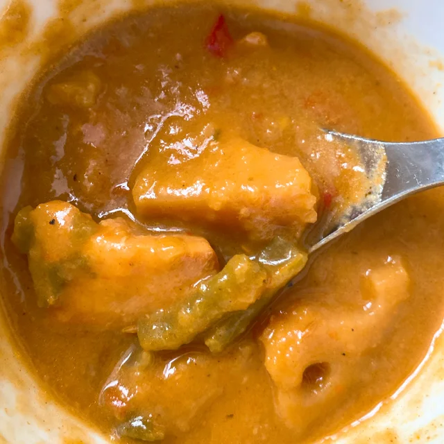 『無印良品』2022春の新作レトルトカレー食べ比べ、チキンと野菜のスパイシーカレー