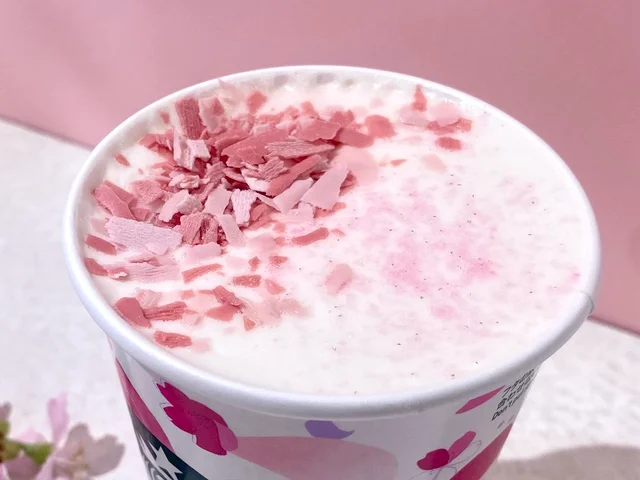 スタバ2023SAKURAシーズン。「さくら ソイ ラテ」トッピングアップ