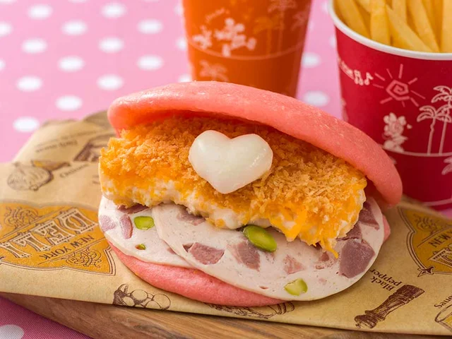 ディズニーランド、ソーセージとマッケンチーズグラタンのサンド 