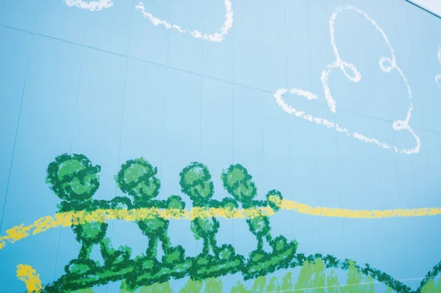 『東京ディズニーリゾート・トイ・ストーリーホテル』（『トイ・ストーリーホテル』）エントランス「スリンキー・ドッグパーク」、おすすめフォトスポット【４】グリーンアーミーメン