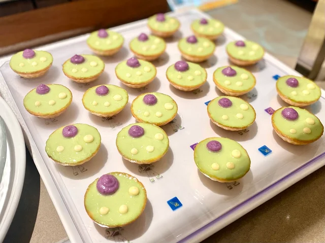 『トイ・ストーリーホテル』レストランおすすめメニュー【２】「ポテトとグリンピースのタルト」</b>