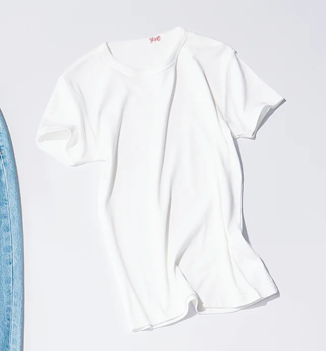 ヤングアンドオルセンの白Tシャツ