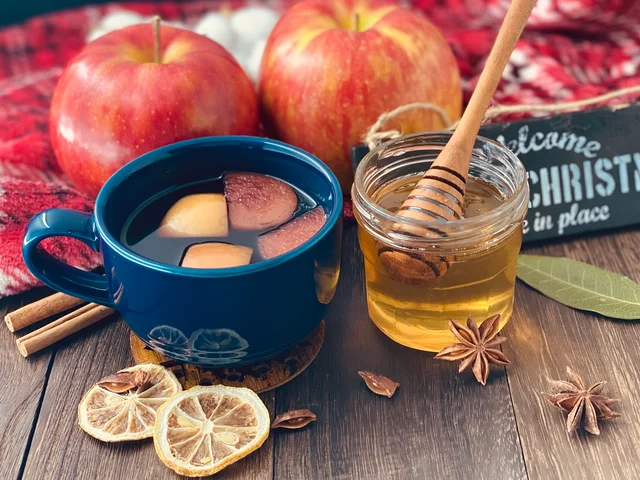 横浜赤レンガ倉庫クリスマスマーケットおすすめ「Xmas 限定！はちみつりんごのグリューワイン」