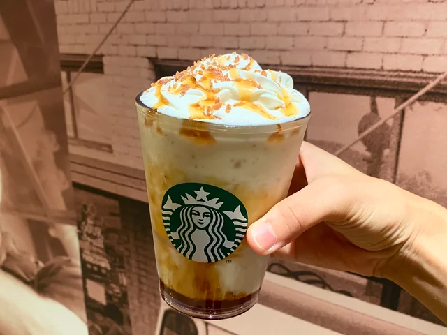 スタバ新作秋2022「焼き芋ブリュレ フラペチーノ」（Tallのみ 持ち帰りの場合￥668、店内利用の場合￥680）