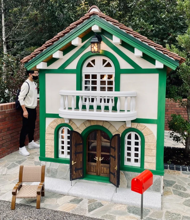 「青春の丘」内に建っている「猫の事務所」