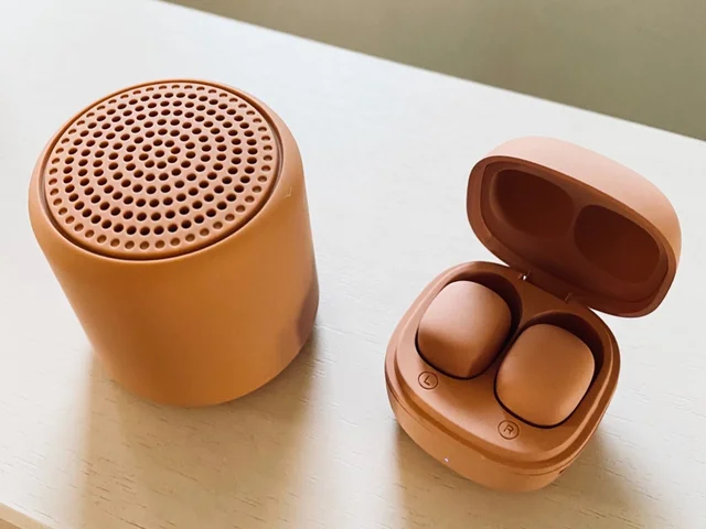 3COINS（スリーコインズ・スリコ）のミニワイヤレスイヤホン＆スピーカー