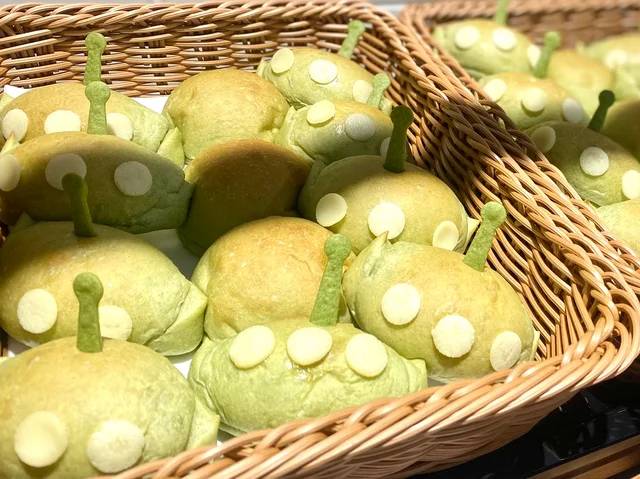 『トイ・ストーリーホテル』レストランおすすめメニュー【５】「ほうれんそうパン」</b>