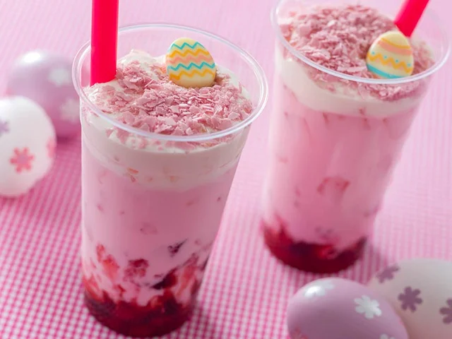 ディズニーランド2022イースターおすすめグルメ「スペシャルドリンク（サクラ＆ベリー、ミルク）」