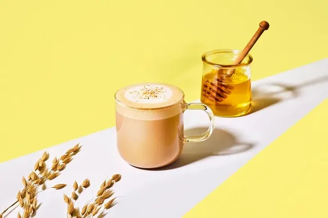 スタバ新作の「ハニー オーツミルク ラテ」