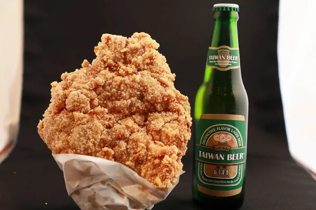 「台湾祭in横浜赤レンガ 2022」おすすめメニュー／「大鶏排」と「台湾ビール」