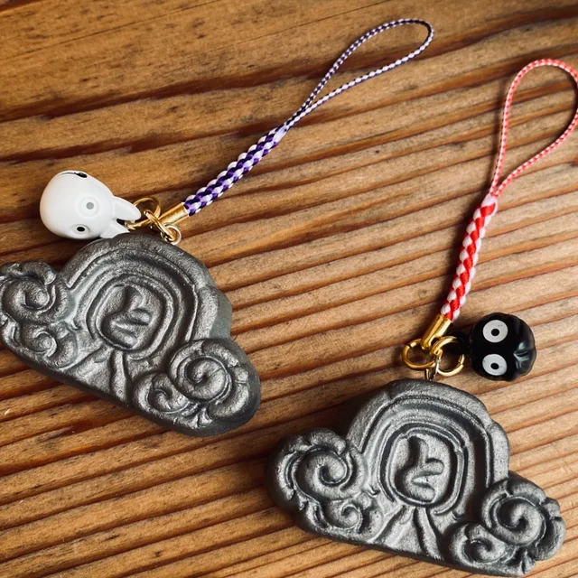 『ジブリパーク』「どんどこ森」で買えるトトロ関連のお土産：三州瓦根付