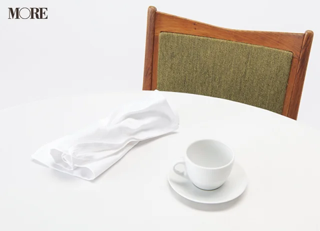 マナーブック冠婚葬祭食事編　【基本のテーブルマナー】和食・洋食の正しい振る舞いを解説。食事後、退席時にナプキンをテーブルに置いた様子