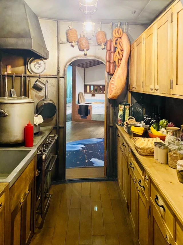 ジブリパーク・ジブリの大倉庫「食べるを描く。」増補改訂版ルーム