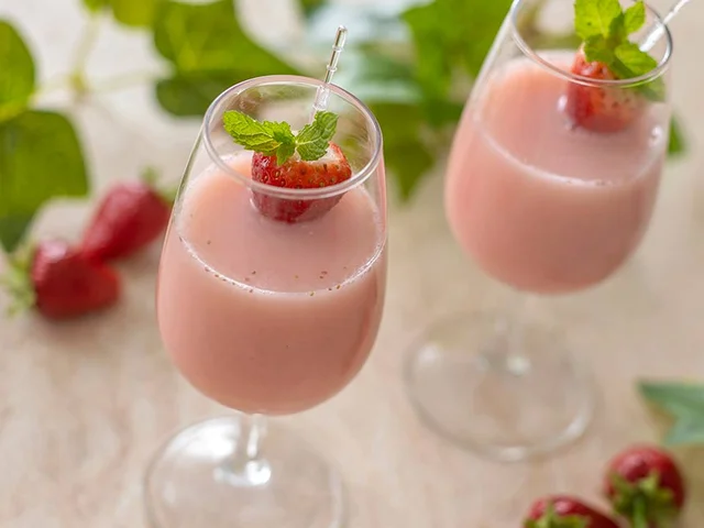 ディズニーランドお正月「苺の甘酒」／『れすとらん北齋』