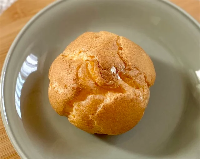 【ローソン 新作スイーツ】 「ご当地クリームシュー」シリーズ第一弾「ツインシュー（りんごクリーム＆ホイップ）（長野県産りんご）」実物