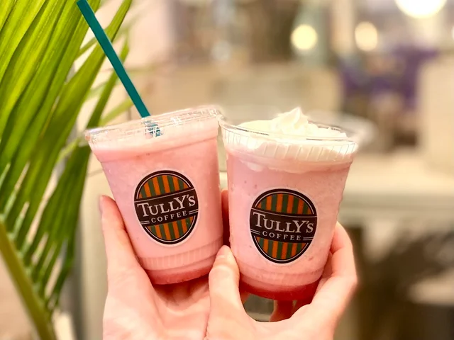 タリーズ2022初夏新作「苺ヨーグルトスワークル」と、ホイップをトッピングしたバージョン