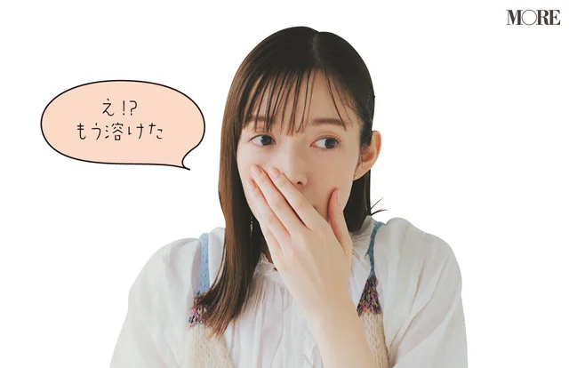 佐藤栞里が青森県のおすすめお取り寄せグルメ「食べ物屋 セイリング」のふかうら雪人参ビーフシチューを食べている様子