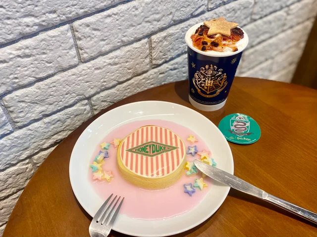 「“ハニーデュークス”ストロベリーミルクスフレケーキ」　