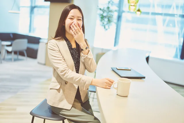 人材派遣会社に越境転職した砂田理子さんのお仕事の様子