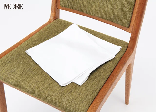 マナーブック冠婚葬祭食事編　【基本のテーブルマナー】和食・洋食の正しい振る舞いを解説。ナプキンを席に置き中座している様子