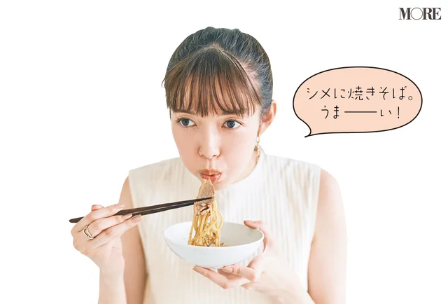 佐藤栞里が島根県のおすすめお取り寄せグルメ「カナール」の本鴨のオイルしゃぶ焼きを食べている様子