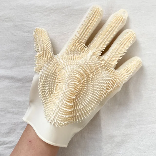 3COINS（スリーコインズ・スリコ）のおすすめ時短お掃除グッズ：スポンジや雑巾がいらない掃除用両面シリコーンブラシ手袋