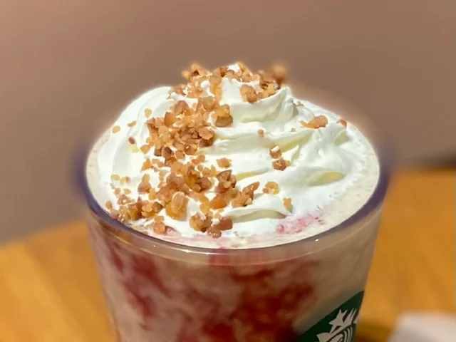 スタバ2022年秋新作『マローネ カシス フラペチーノ®』トッピングアップ