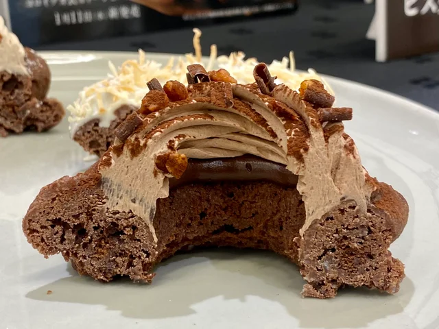 ミスド、ヨロイヅカ式ショコラドーナツ、トリオレショコラ断面